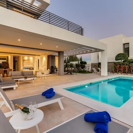 Villa Vacation Marbella I Schumacher, New Built, Sea View, Luxury, Private Pool, Bbq, Golfers Paradise, Entertainment Estepona